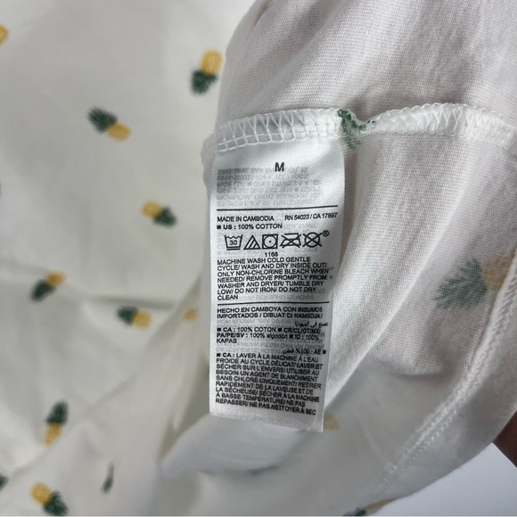 Old Navy Size Small White Pineapple Print T-Shirt Short Sleeve EE6 - Picture 3 of 5